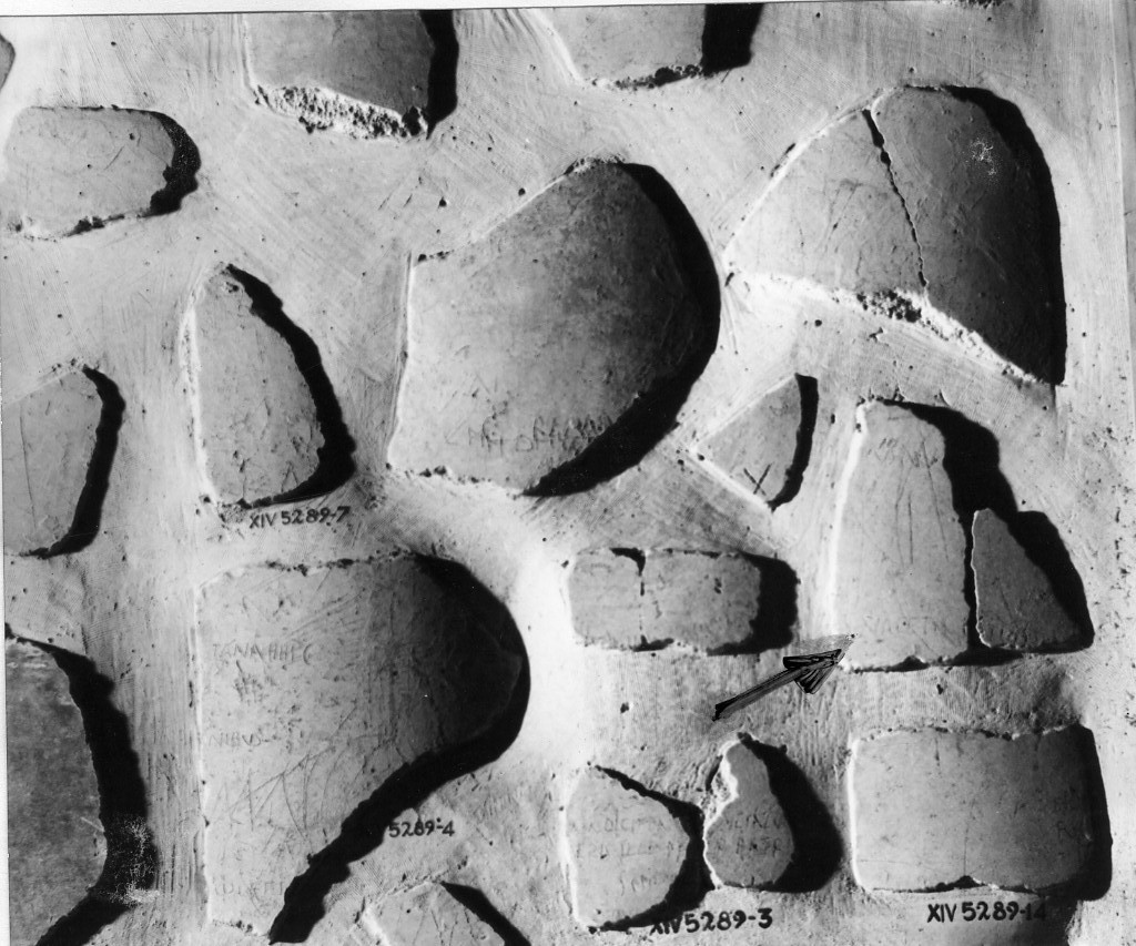 rivestimento parietale con graffito (secc. I d.C.-II d.C)