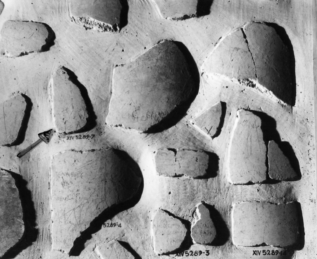 rivestimento parietale con graffito (metà/ fine secc. I a.C.-I d.C)