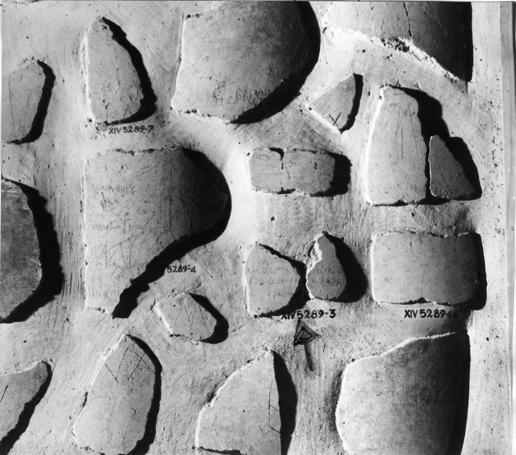 rivestimento parietale con graffito (secc. I d.C.-II d.C)