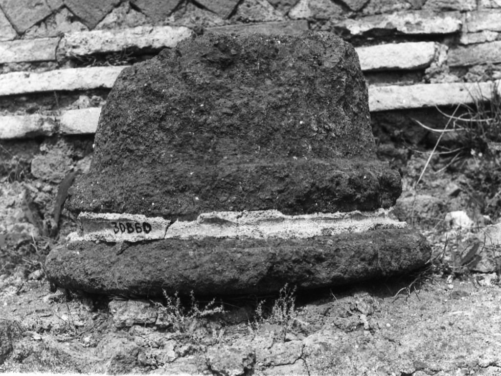 base di colonna (fine sec. II d.C)