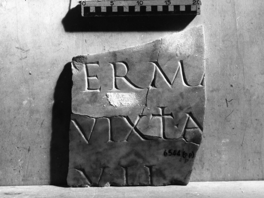 lastra iscritta opistografa (secc. II d.C.-III d.C)