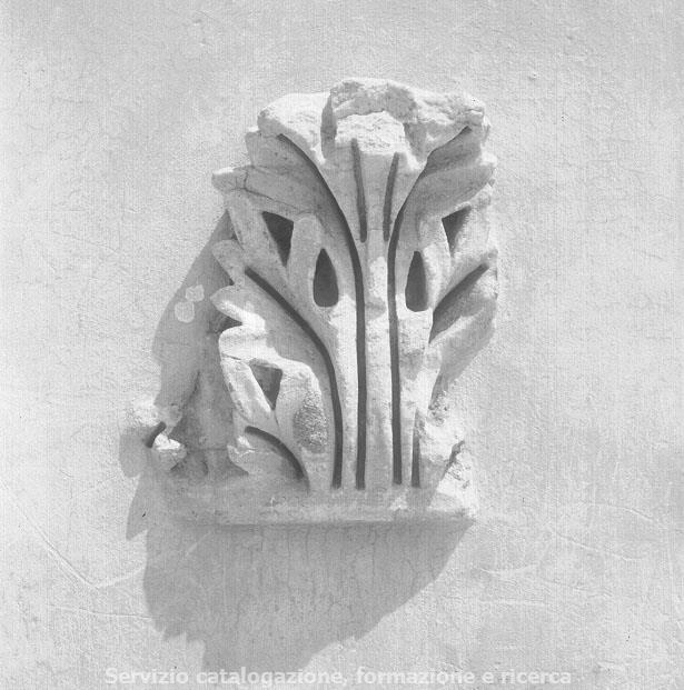 capitello/ frammento (seconda metà sec. III d.C)