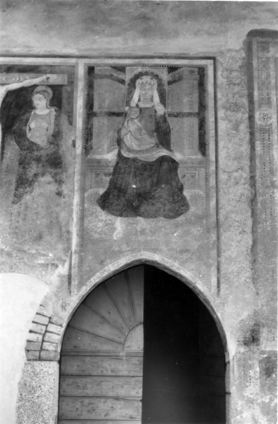 Madonna in trono col Bambino (dipinto murale) - ambito lombardo (fine/ inizio secc. XV-XVI)