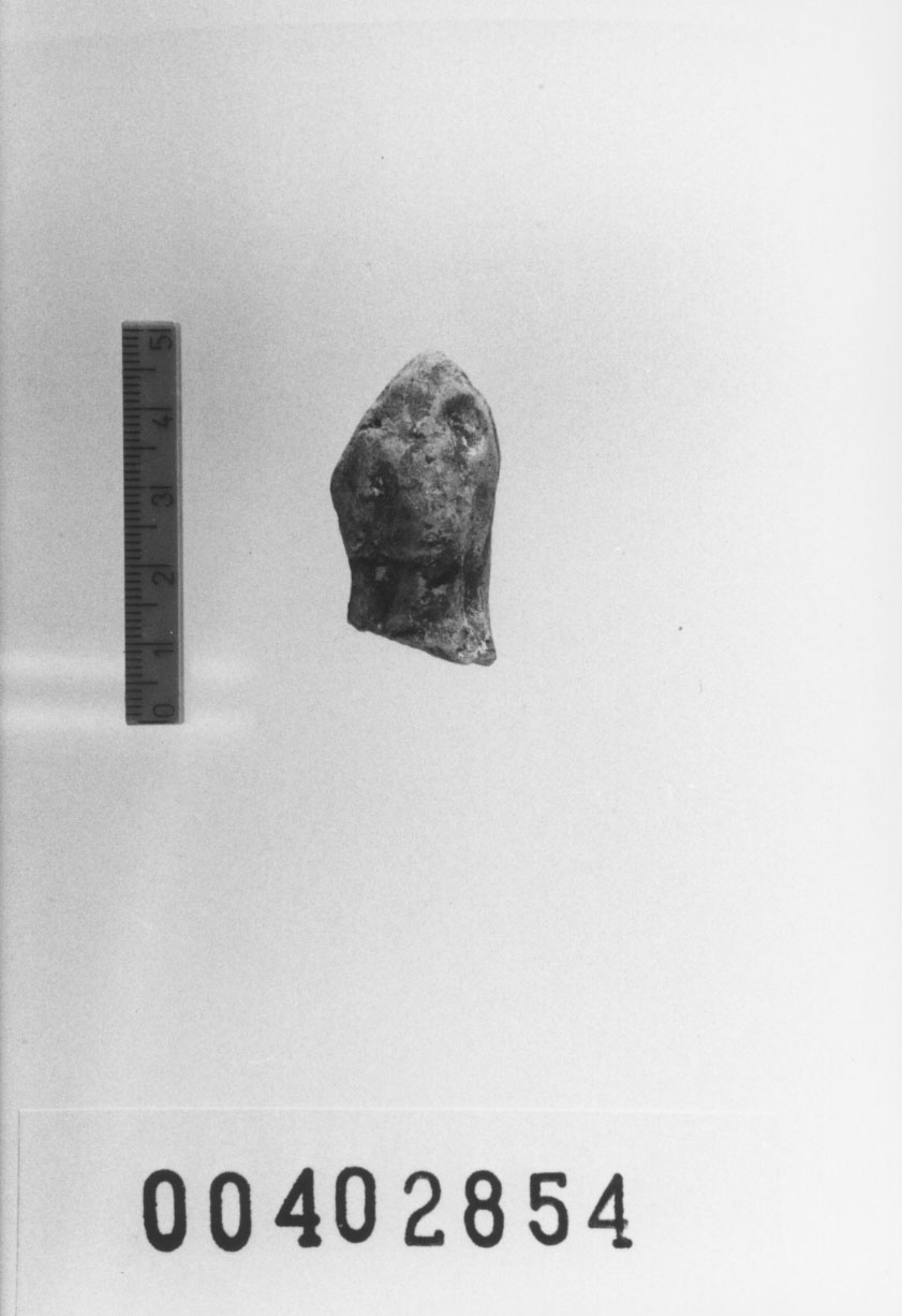 Figura femminile (Testa di statuetta, Comella Gruppo C I a 12) (III a.C, II a.C)