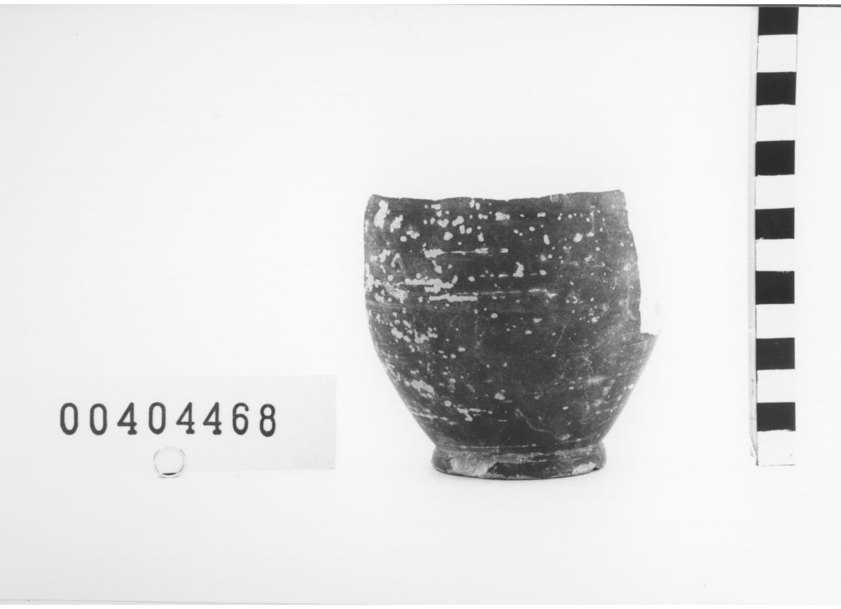vaso di forma chiusa/fondo (IV sec. a.C.-III sec. a.C)