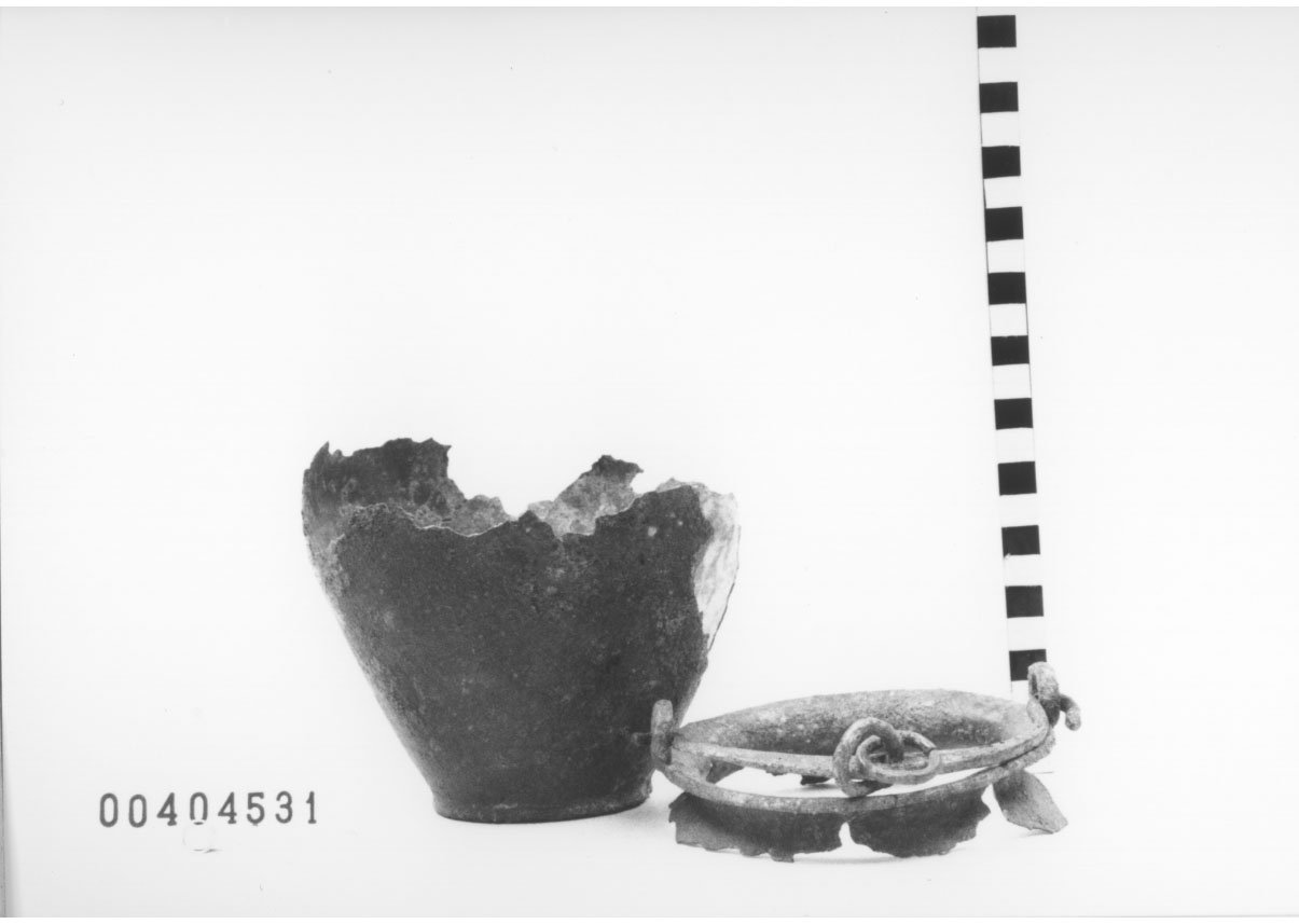 Situla/ frammenti, Giuliani Pomes, tipo C (V a.C, IV a.C)