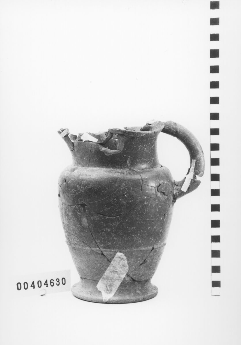 oinochoe trilobata (VI sec. a.C)
