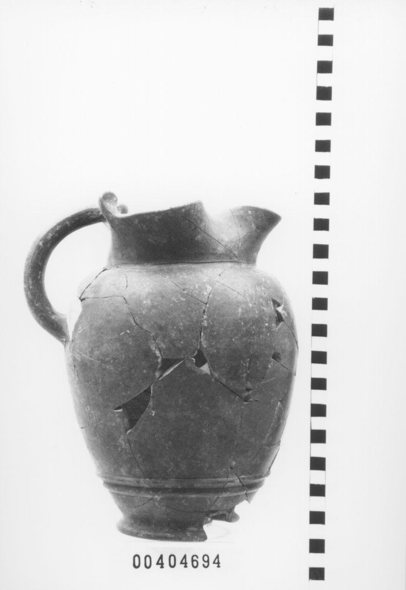 oinochoe trilobata (VI sec. a.C)