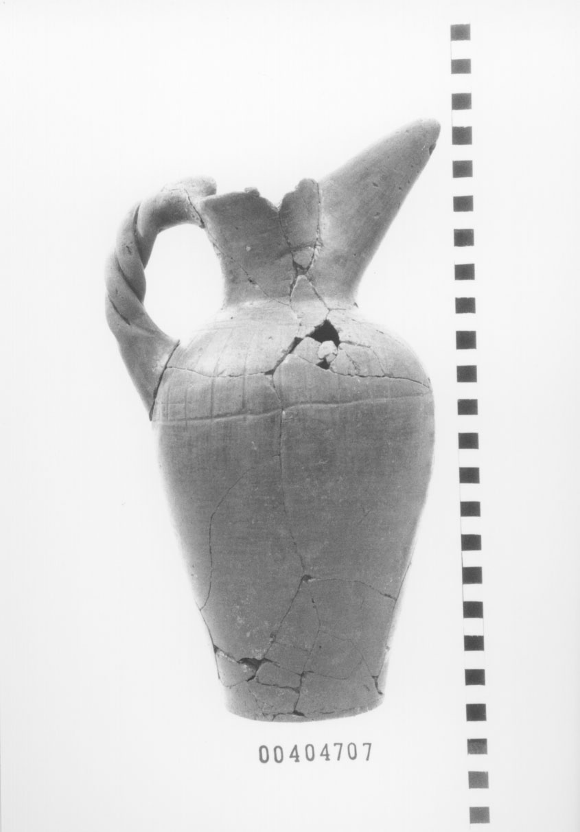 oinochoe a becco (VI sec. a.C)