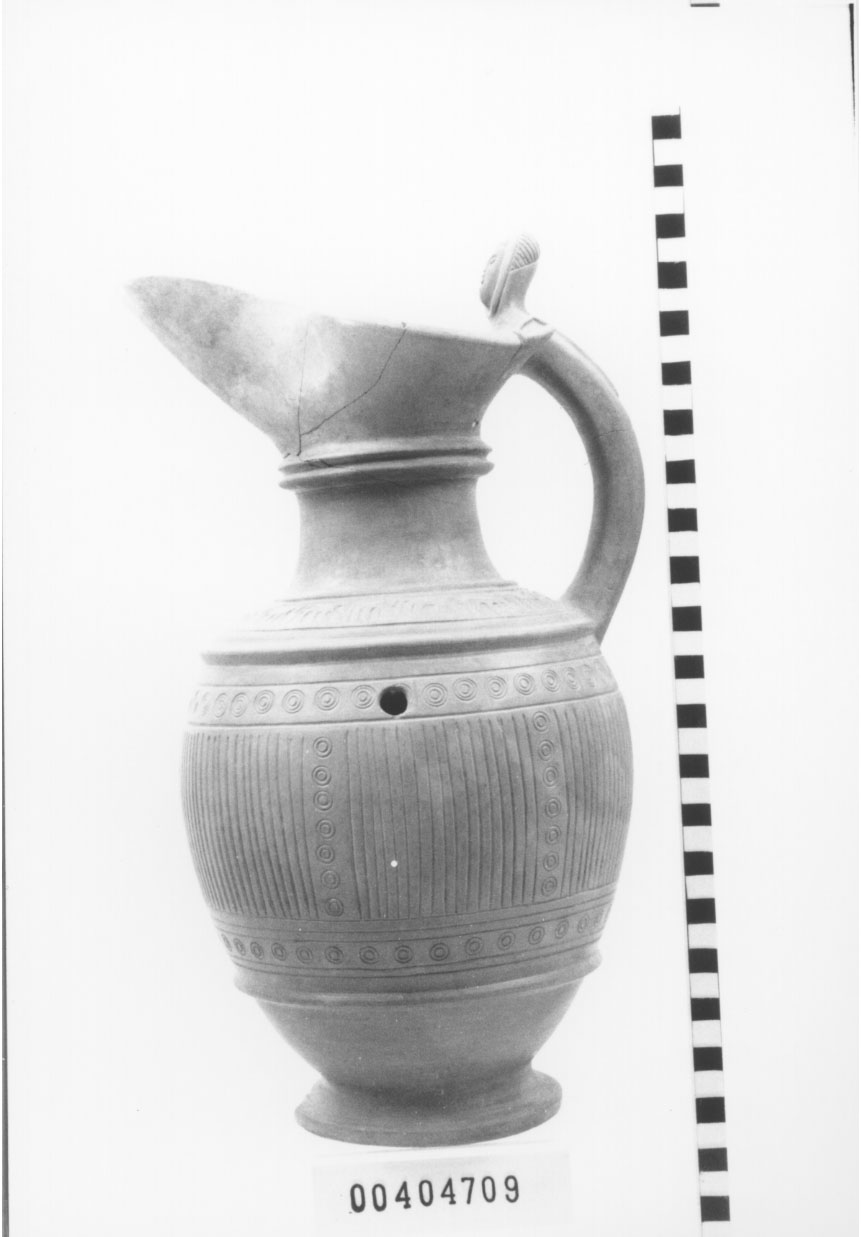 oinochoe a becco (VI sec. a.C)