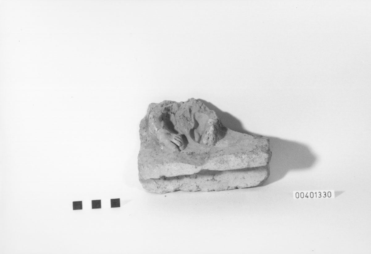 figura maschile e femminile (coppo/ antefissa) - produzione locale (metà II a.C)