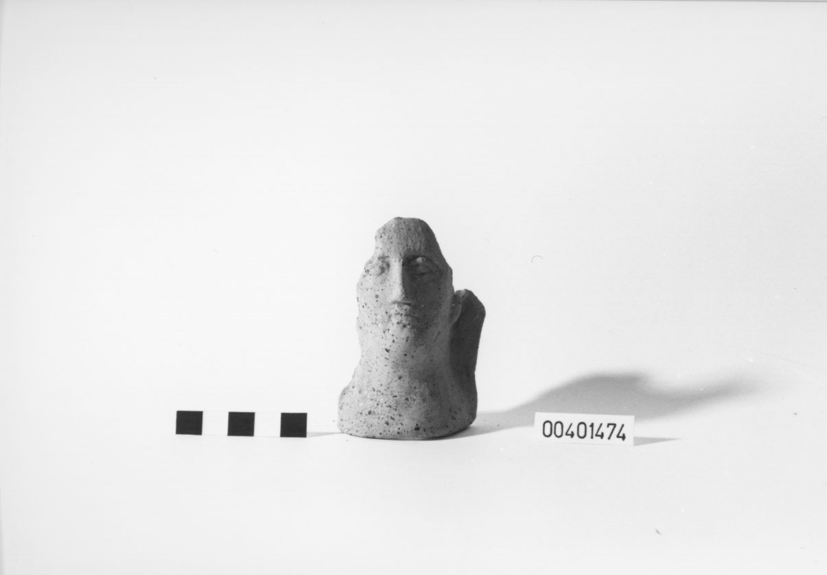 volto femminile velato (testa/ votiva) - produzione locale (III-II a.C)