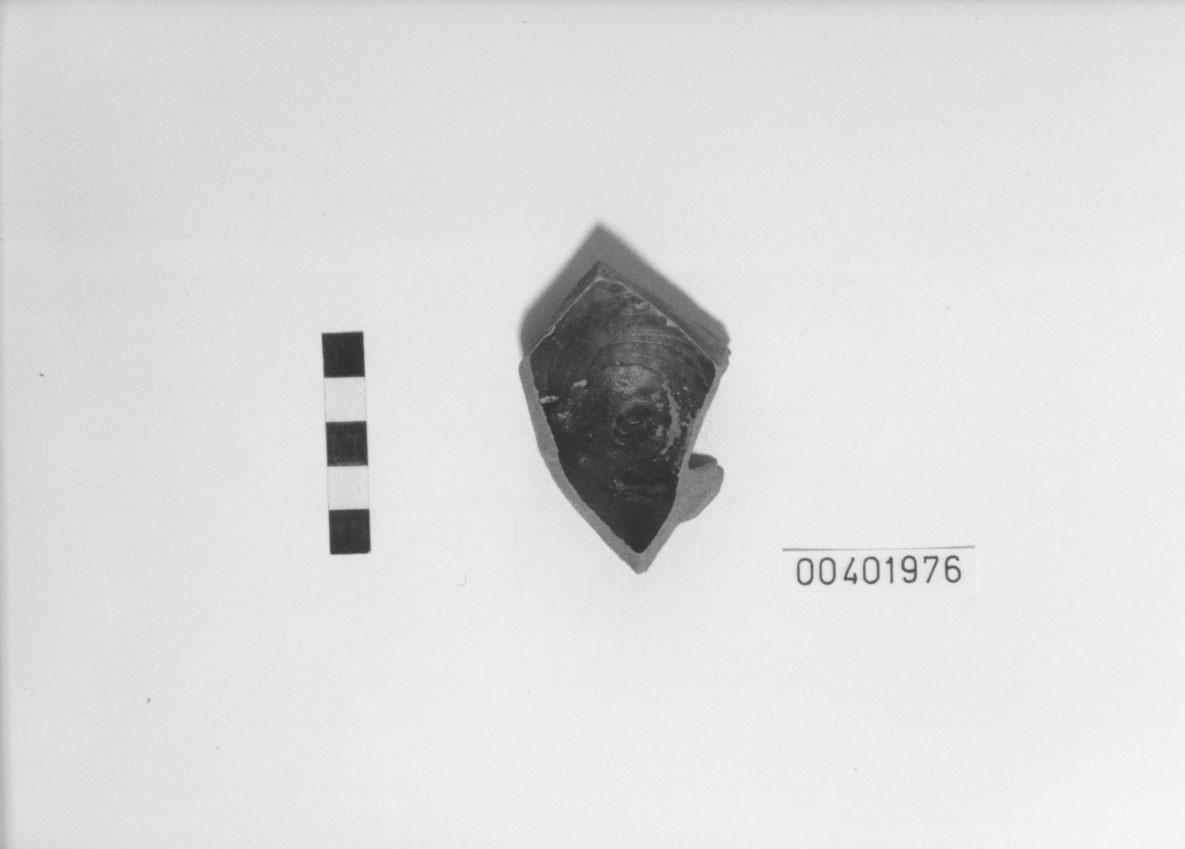 piatto/ fondo, Morel 313 a - Atelier des Petites Estampilles (fine/ metà IV-III a.C)