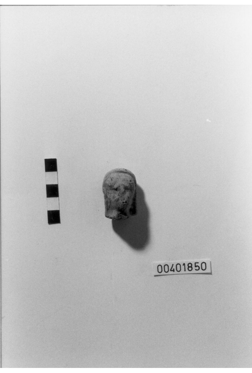 Figura femminile (statuetta/ votiva, testa) - Produzione locale (III-II a.C)
