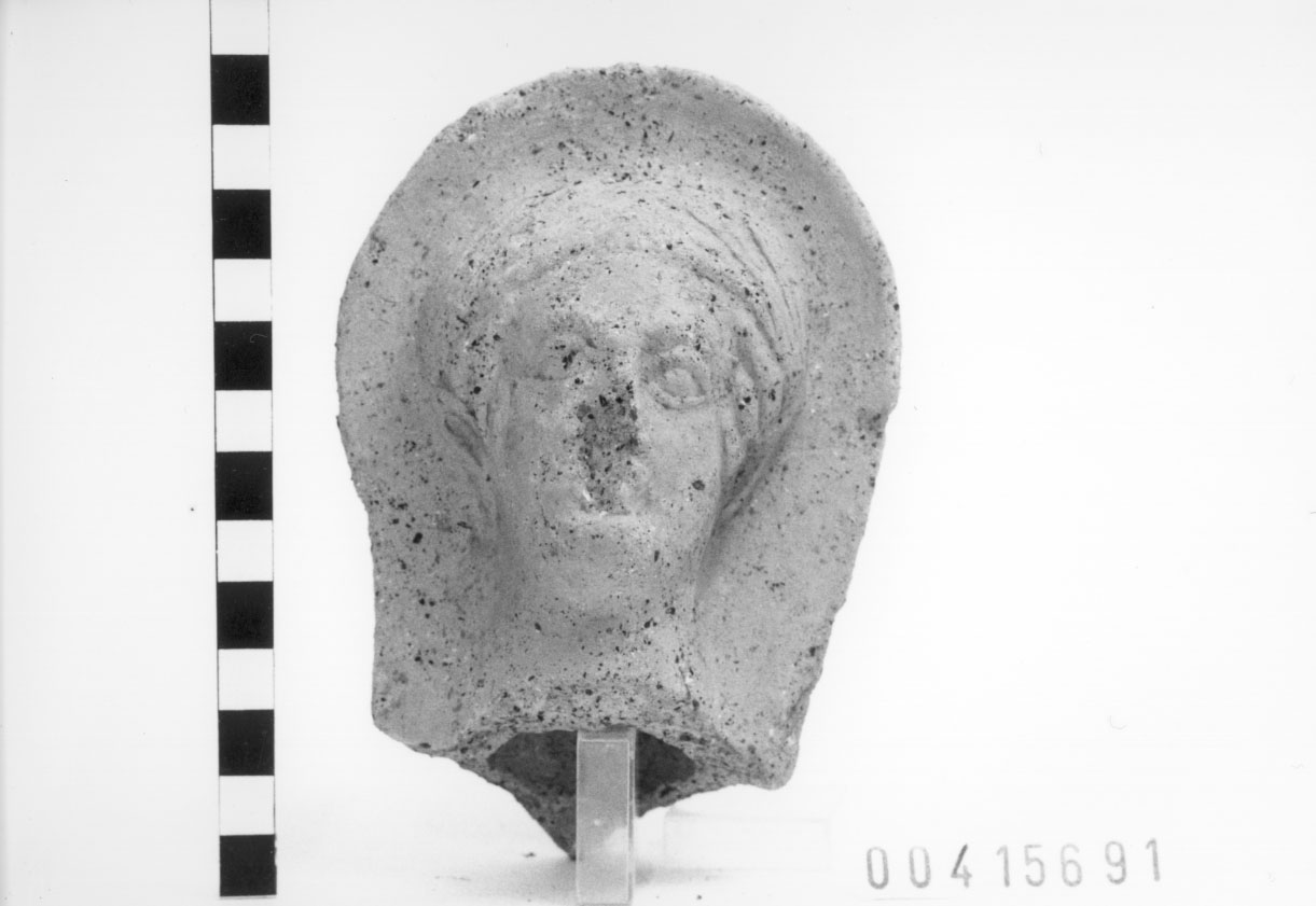 Figura femminile velata (Mezza testa votiva) (III a.C)
