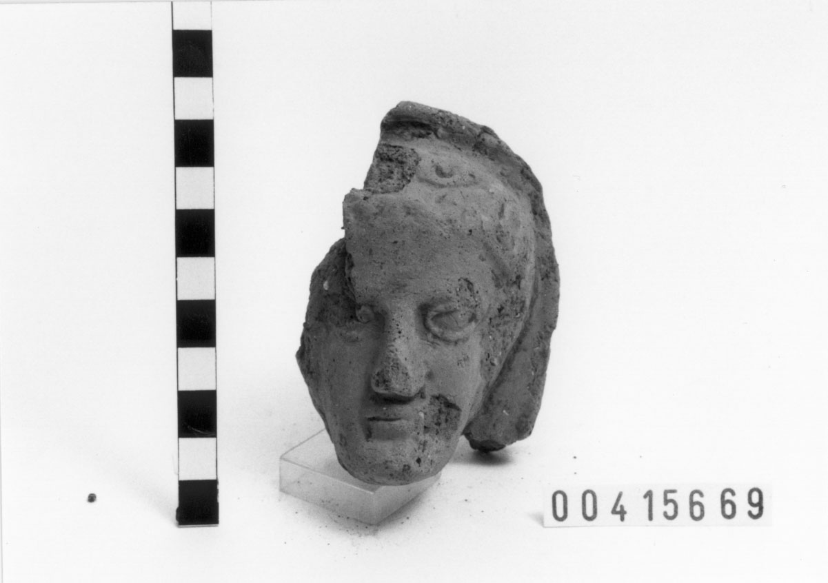 Figura femminile (?) velata (Testa votiva/ frammento) (III a.C)