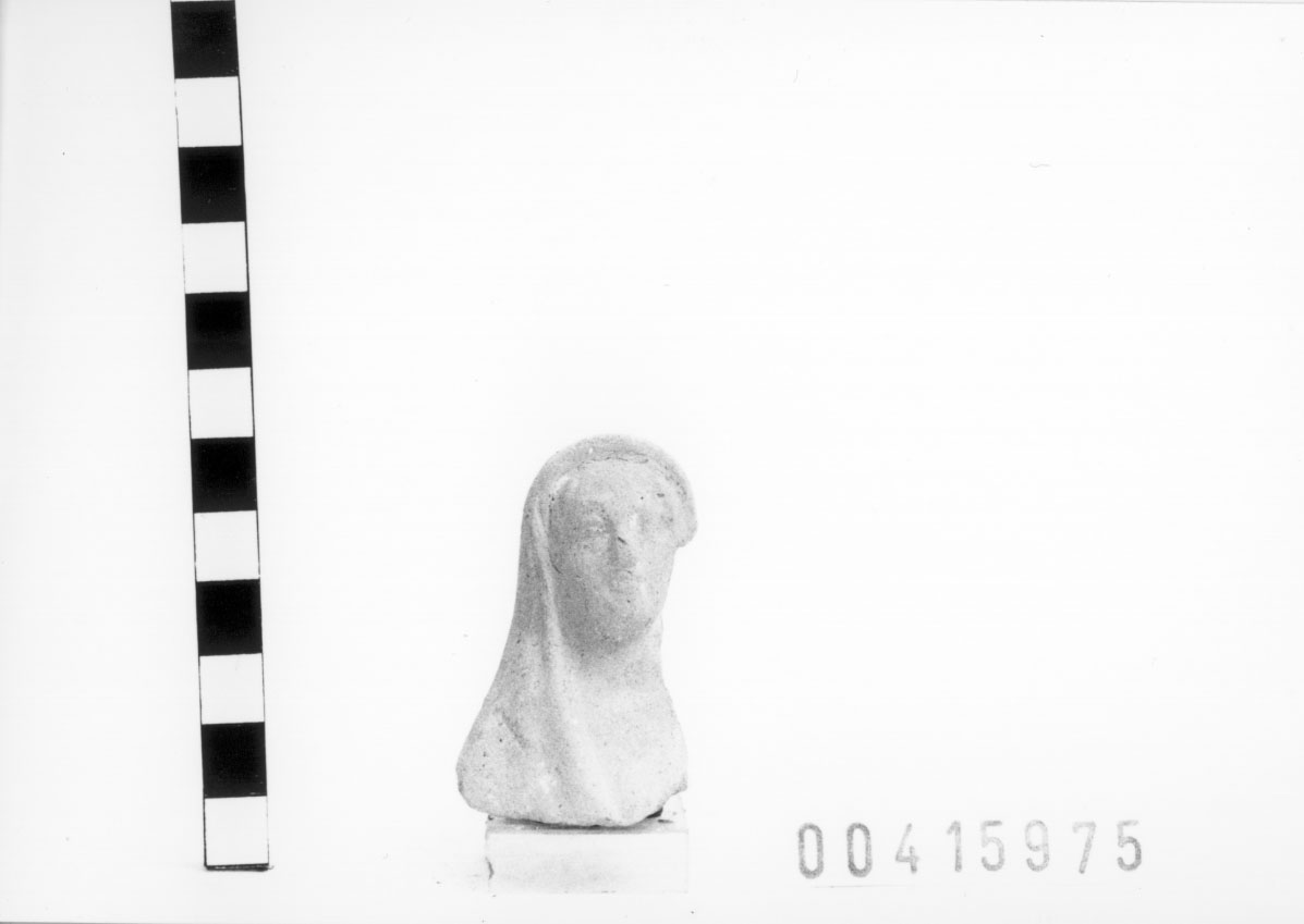 Figura femminile (Statuetta votiva/ frammento) (III a.C, II a.C)