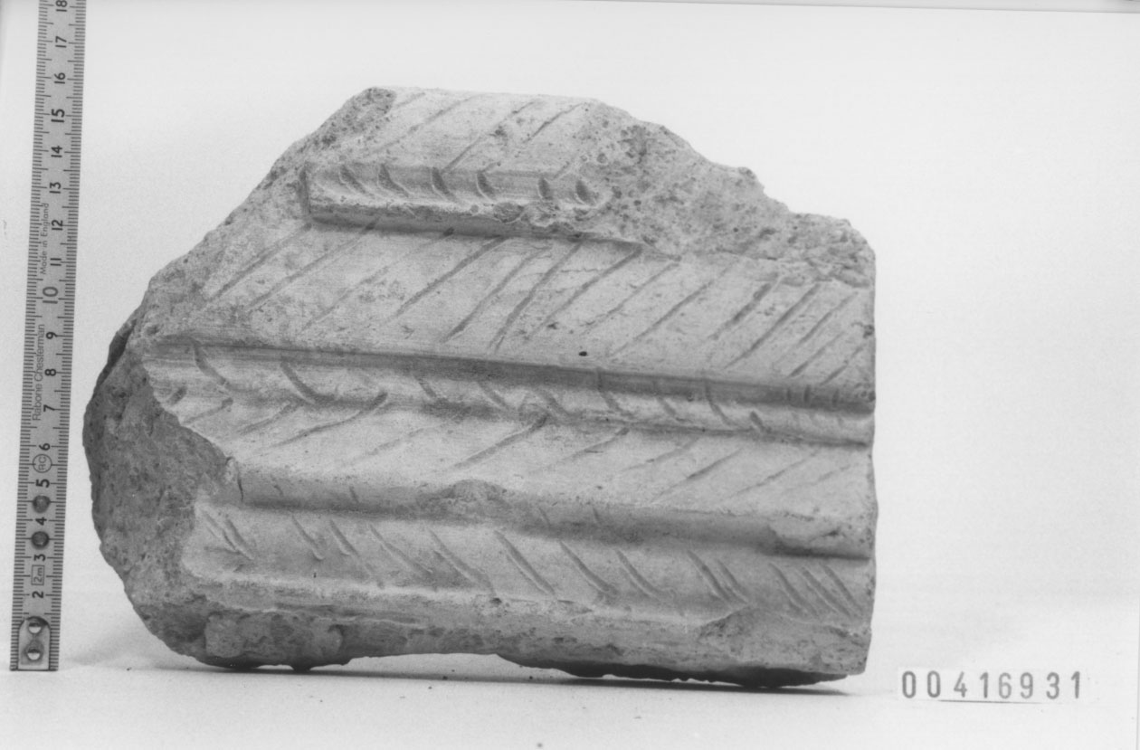 Supporto per decorazione/ frammento (II a.C, I a.C)