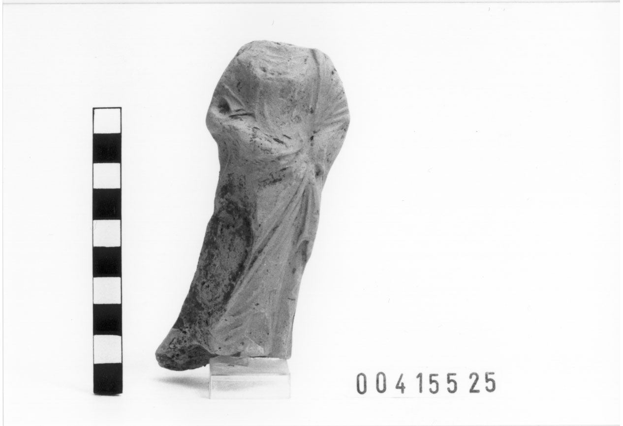 Figura femminile (Statuetta votiva/ frammento) (III a.C)