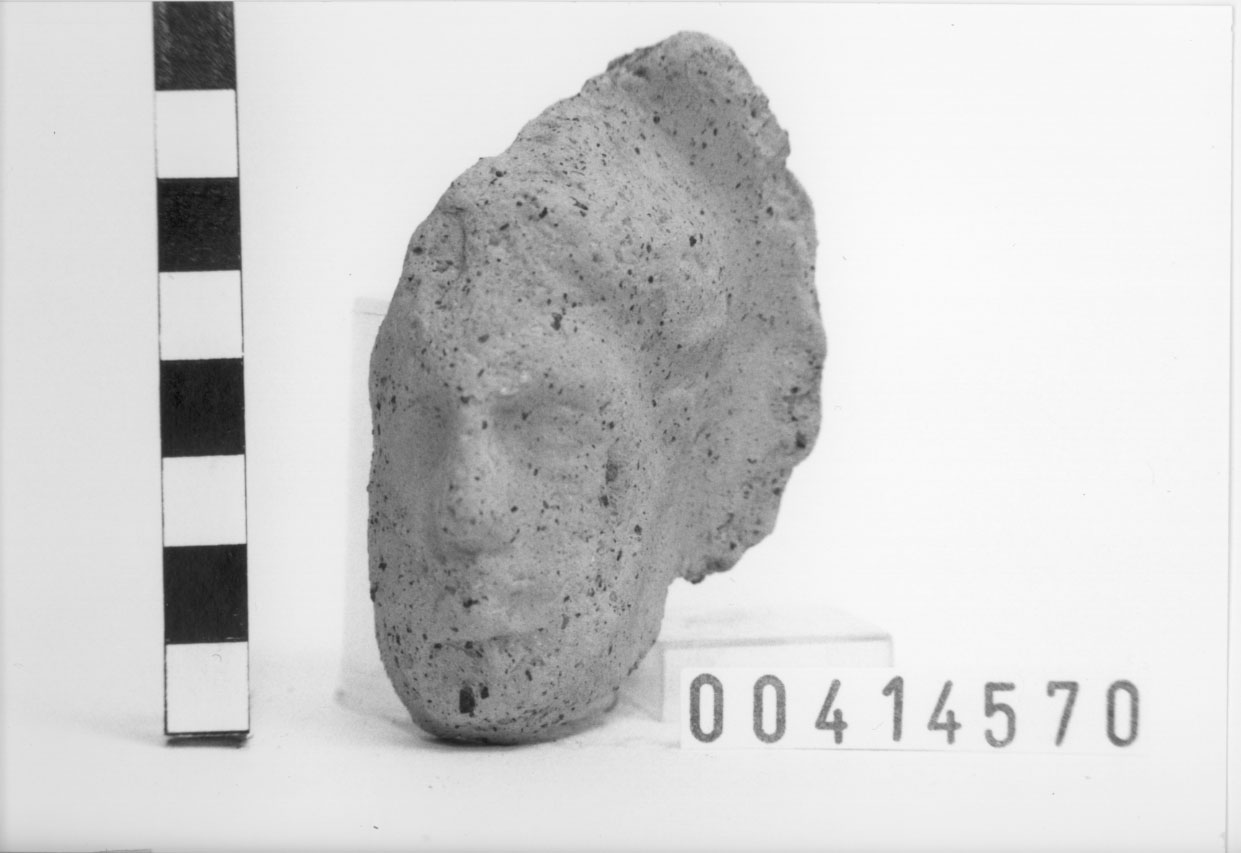 Figura maschile velata (Testa votiva/ frammento) (III a.C)