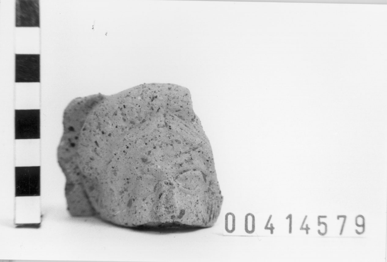 Figura femminile velata (Testa votiva/ frammento) (III a.C)