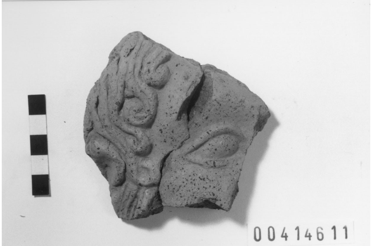 Mezza testa votiva/ frammento (Fine IV a.C)