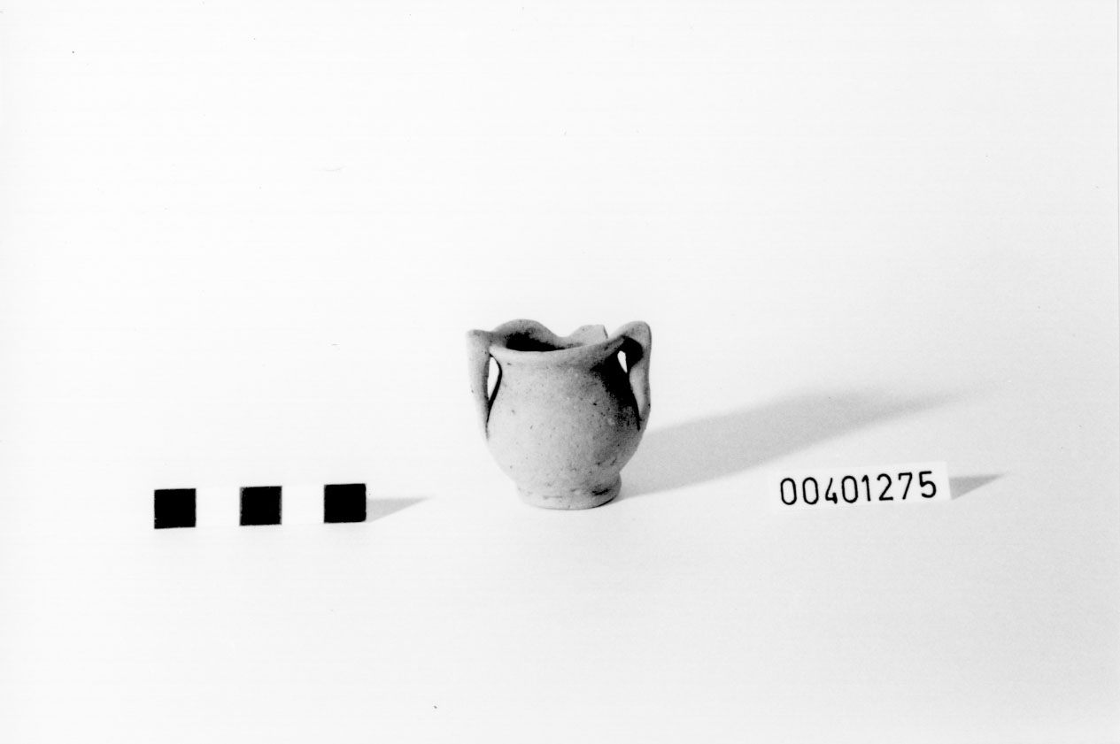 Craterisco a colonnette - produzione locale (IV a.C, III a.C)