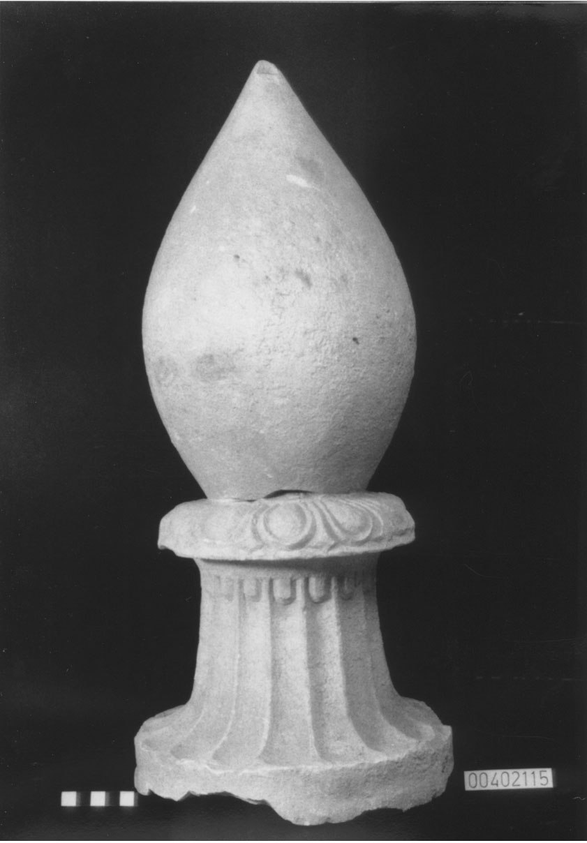Cippo funerario a pigna (IV a.C, III a.C)