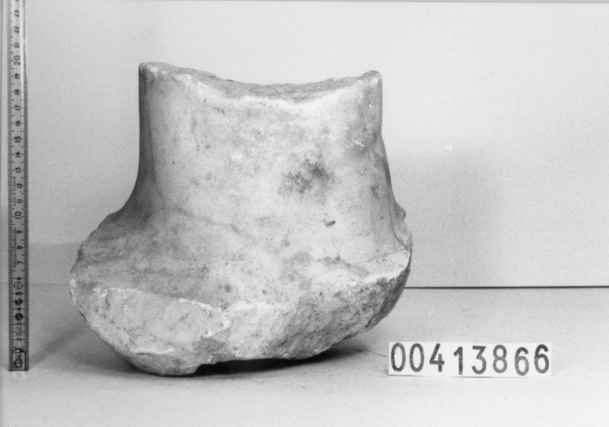 Sostegno (?)/ frammento (non determinabile)