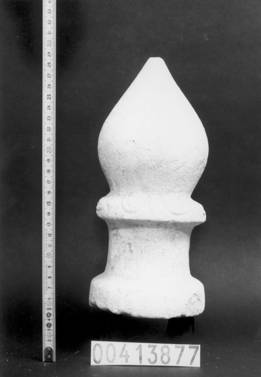 Cippo funerario a pigna (III a.C, II a.C)