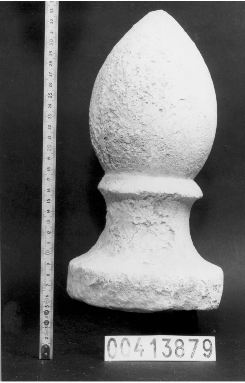 Cippo funerario a pigna (III a.C, II a.C)