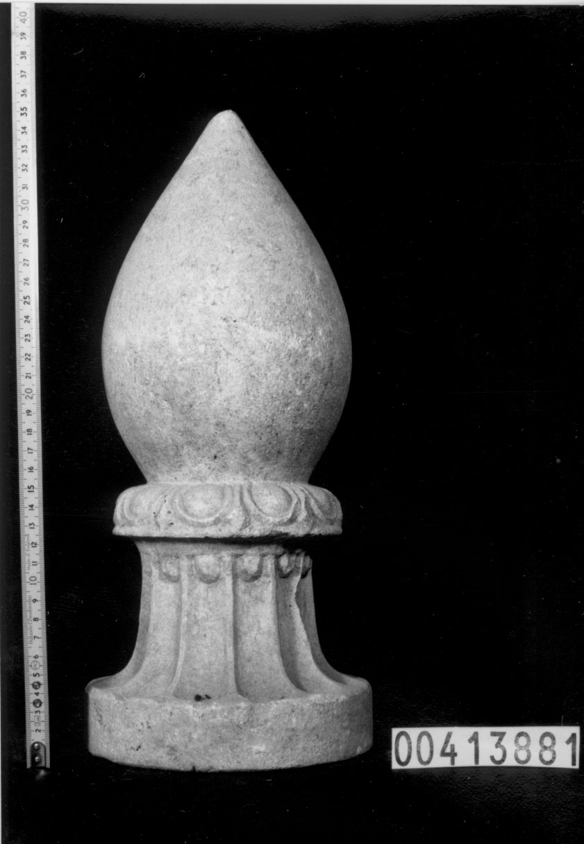 Cippo funerario a pigna (III a.C, II a.C)