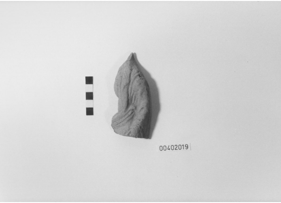 Figura femminile (Statuetta votiva/ frammento) (III a.C, II a.C)