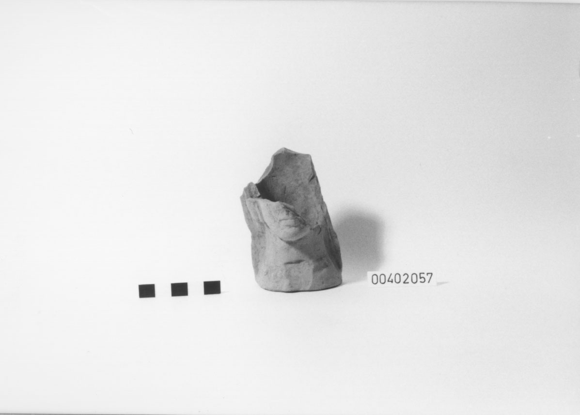 figura femminile (?) (Testa votiva/ frammento) (IV a.C, III a.C)