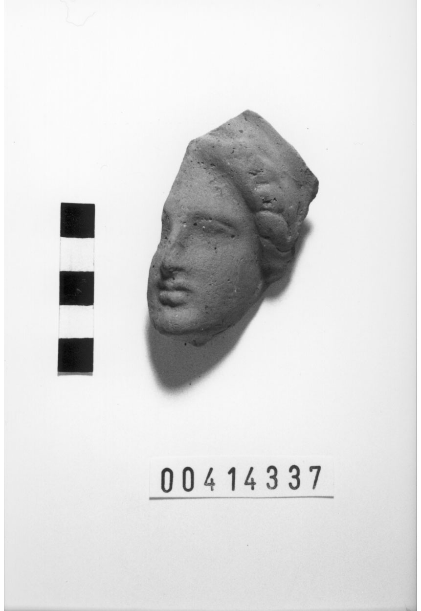 Figura femminile velata (Testa votiva/ frammento) (III a.C, II a.C)