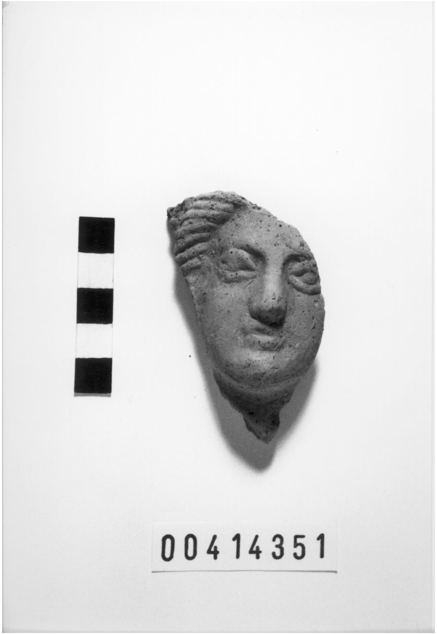 Figura femminile (Testa votiva/ frammento) (III a.C, II a.C)