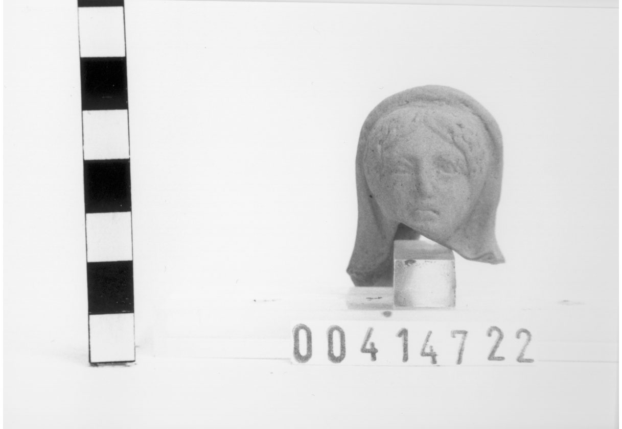Figura femminile velata (Statuetta votiva/ frammento) (III a.C, II a.C)