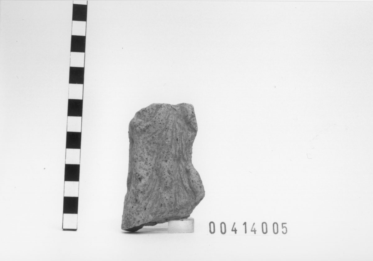 Figura femminile (Statuetta votiva/ frammento) (III a.C, II a.C)