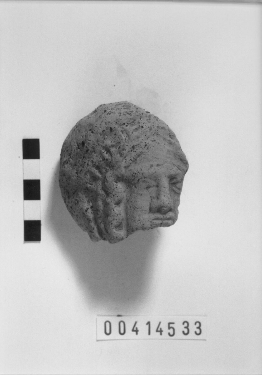 Figura femminile velata (Testa votiva/ frammento) (III a.C, II a.C)