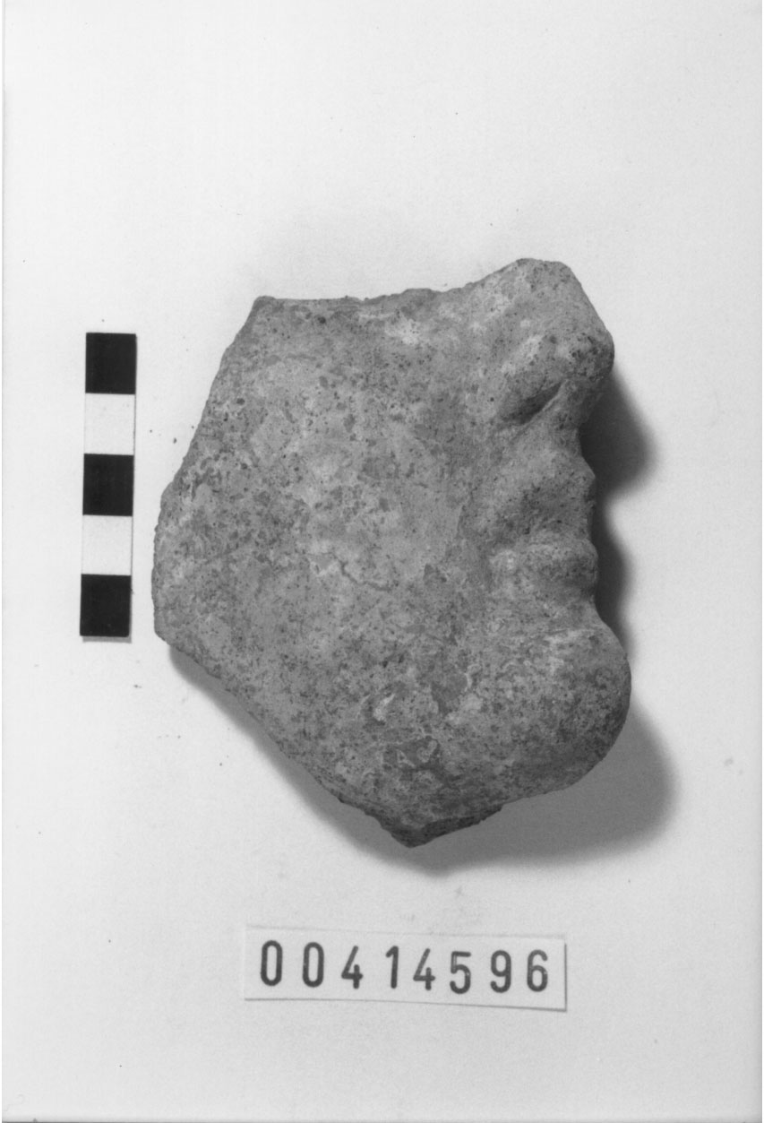 Mezza testa votiva/ frammento (III a.C, II a.C)