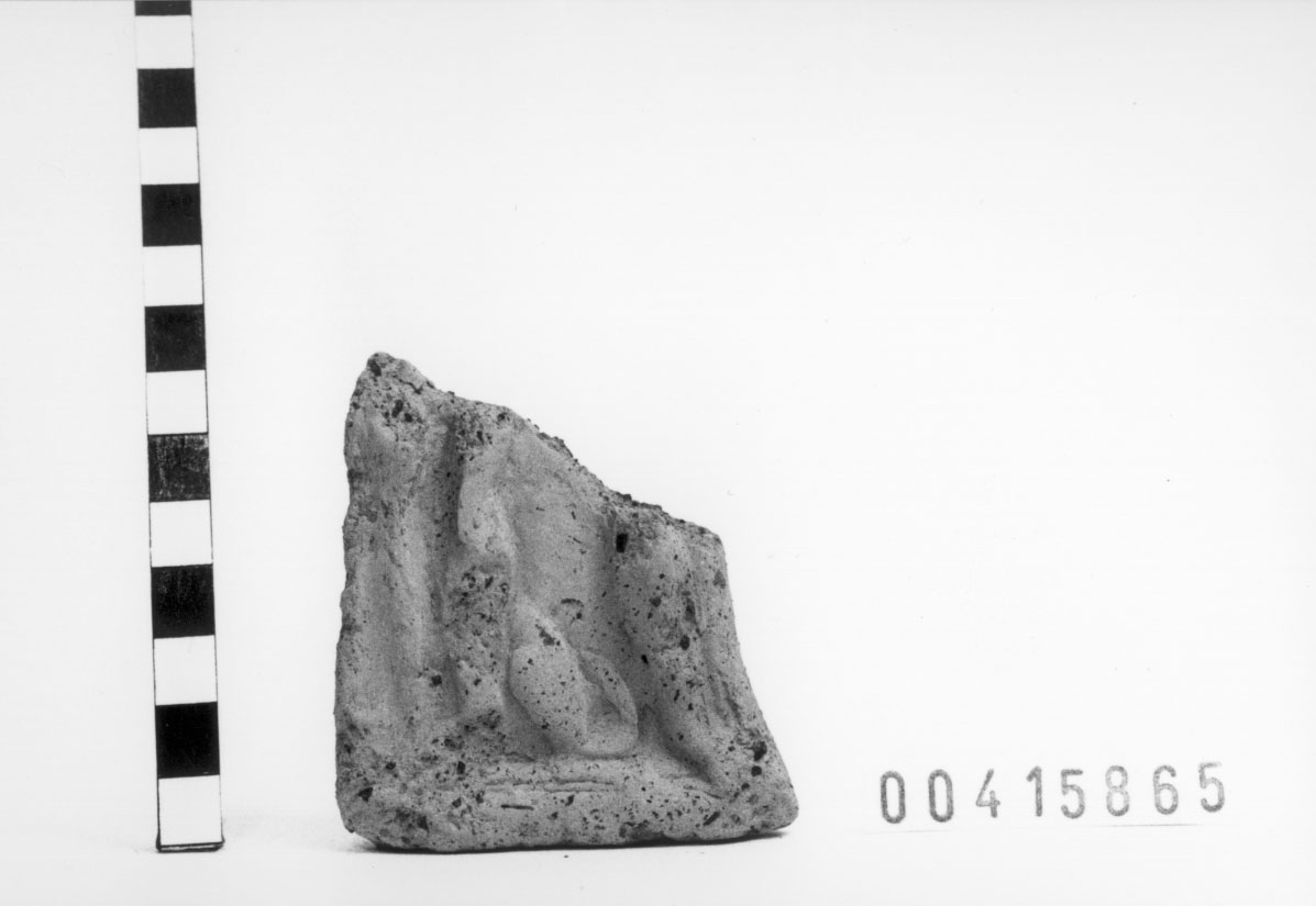 Figura maschile con cane (Statuetta votiva/ frammento) (III a.C, II a.C)