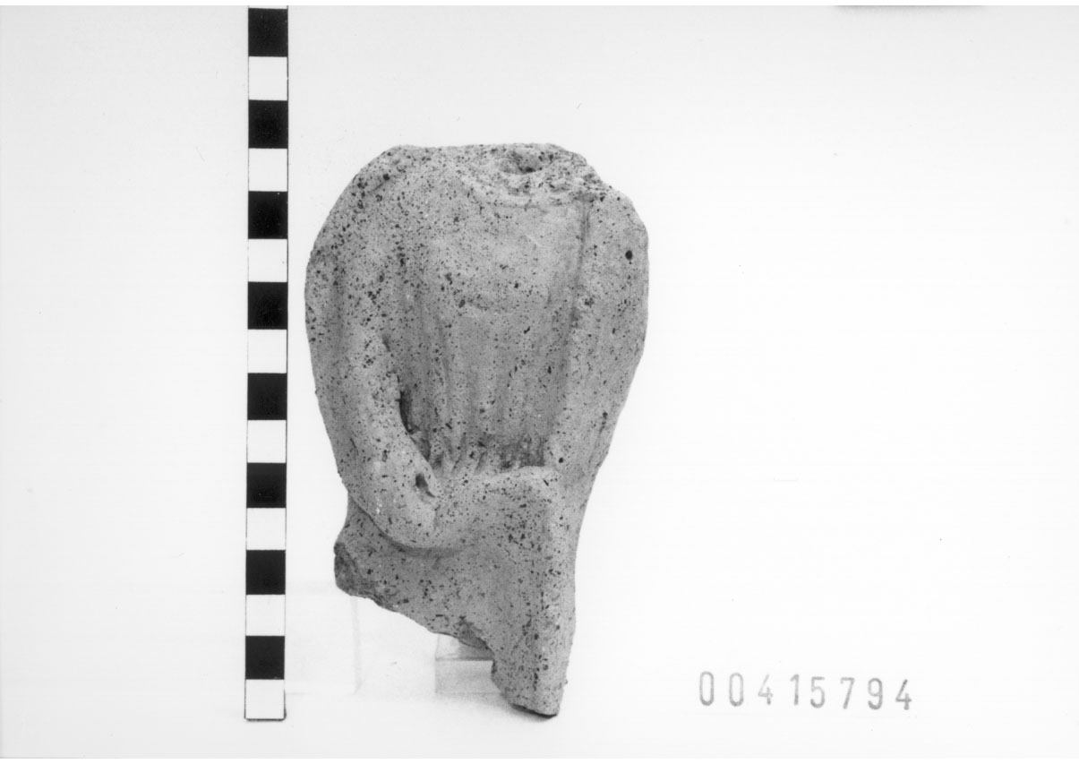 Figura femminile (Statuetta votiva/ frammento) (Fine III a.C, IV a.C)
