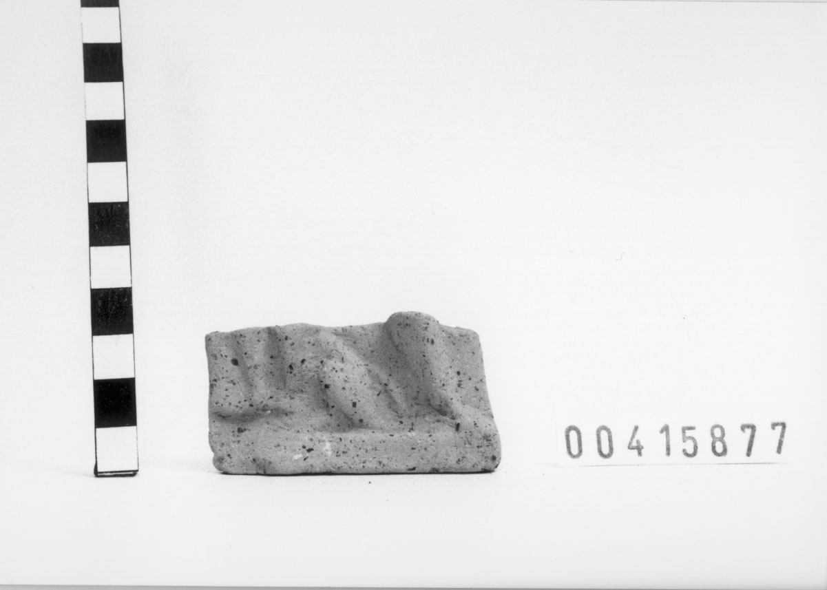 Figura maschile con cane (Statuetta votiva/ frammento) (III a.C, II a.C)