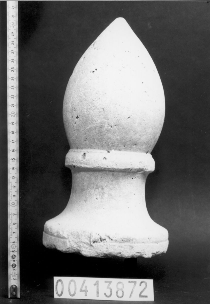 Cippo funerario a pigna (III a.C, II a.C)