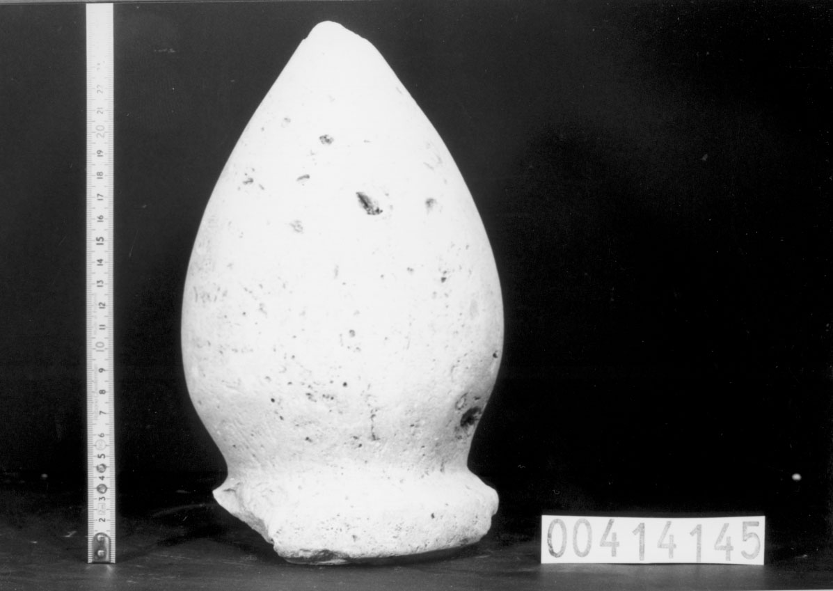 Cippo funerario a pigna/ frammento (III a.C, II a.C)