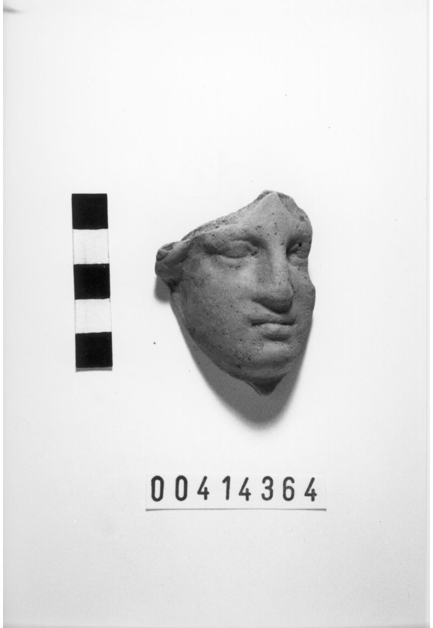 Figura femminile (Testa votiva/ frammento) (III a.C, II a.C)