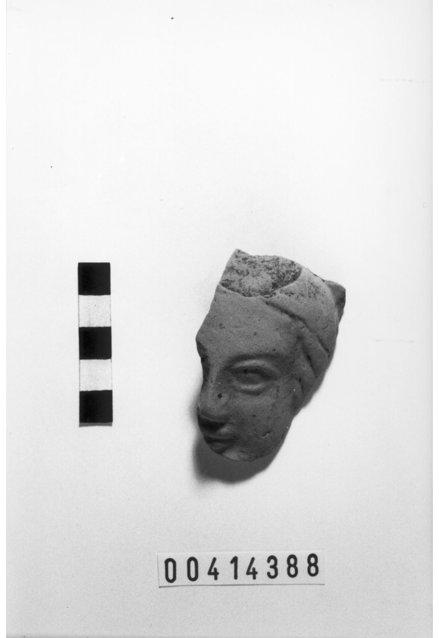Figura femminile (Testa votiva/ frammento) (III a.C, II a.C)