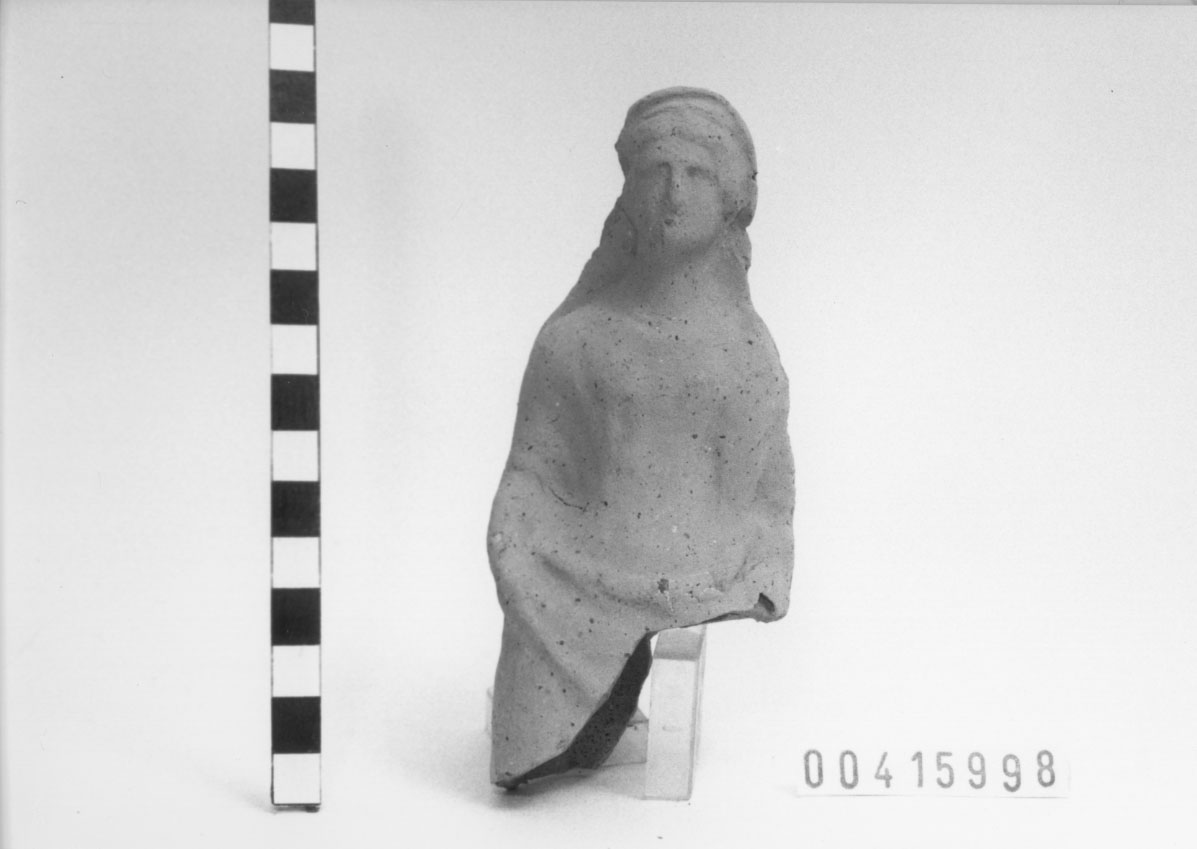 Figura femminile (Statuetta votiva/ frammento) (III a.C, II a.C)