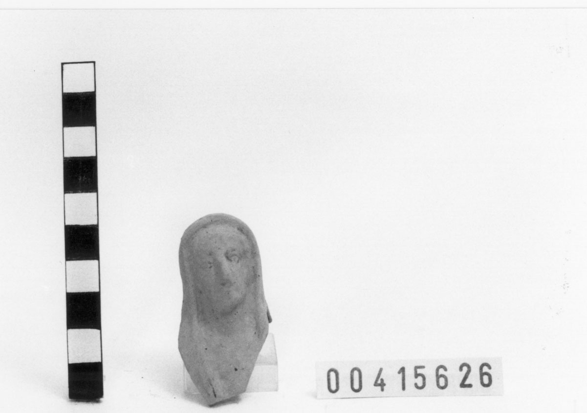 Figura femminile (Statuetta votiva/ frammento) (III a.C, II a.C)