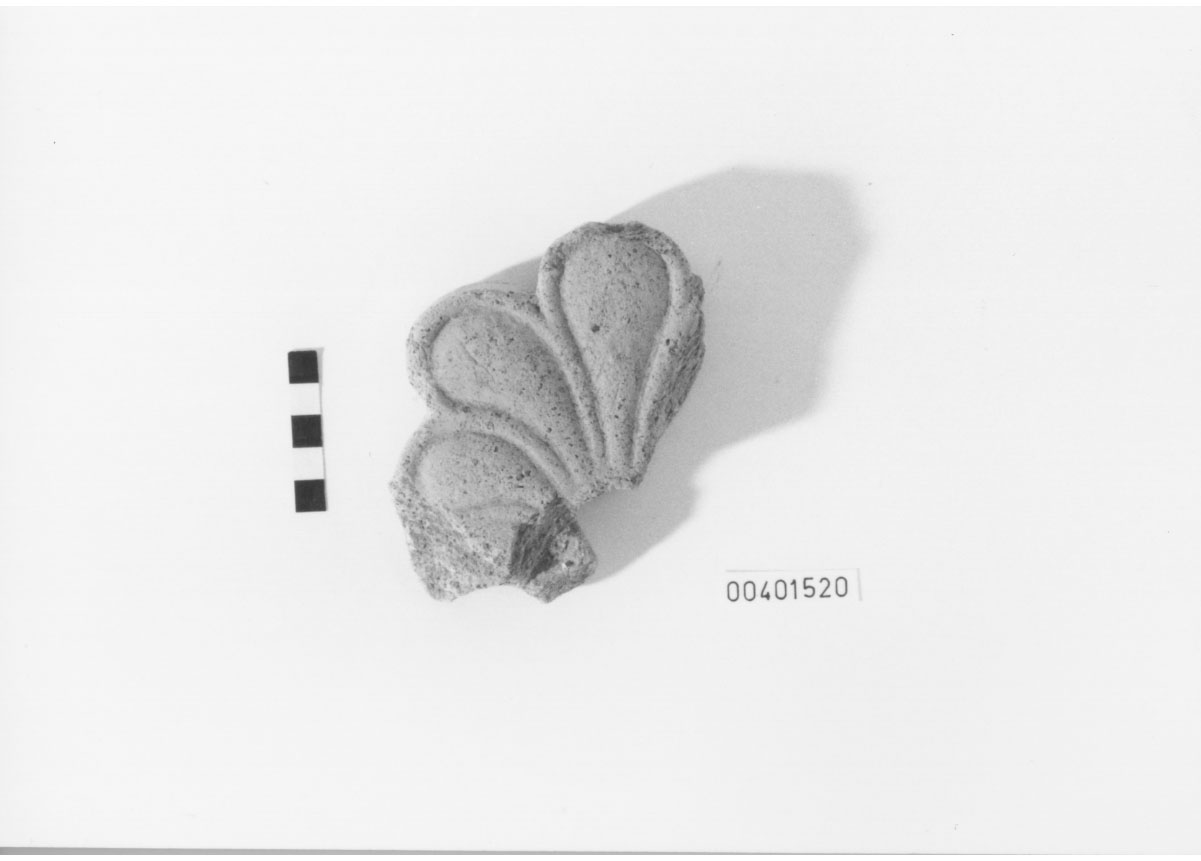 Cornice traforata/ frammento (IV a.C, III a.C)
